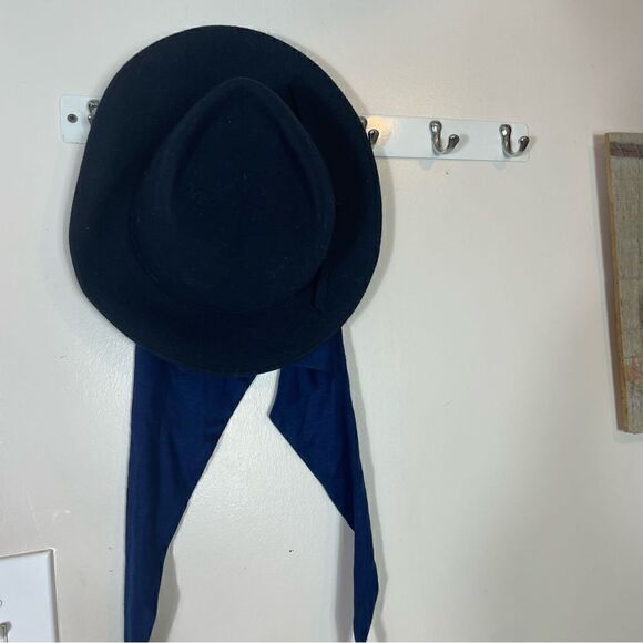 Ruth Alan designs WOOL hat - Picture 3 of 7